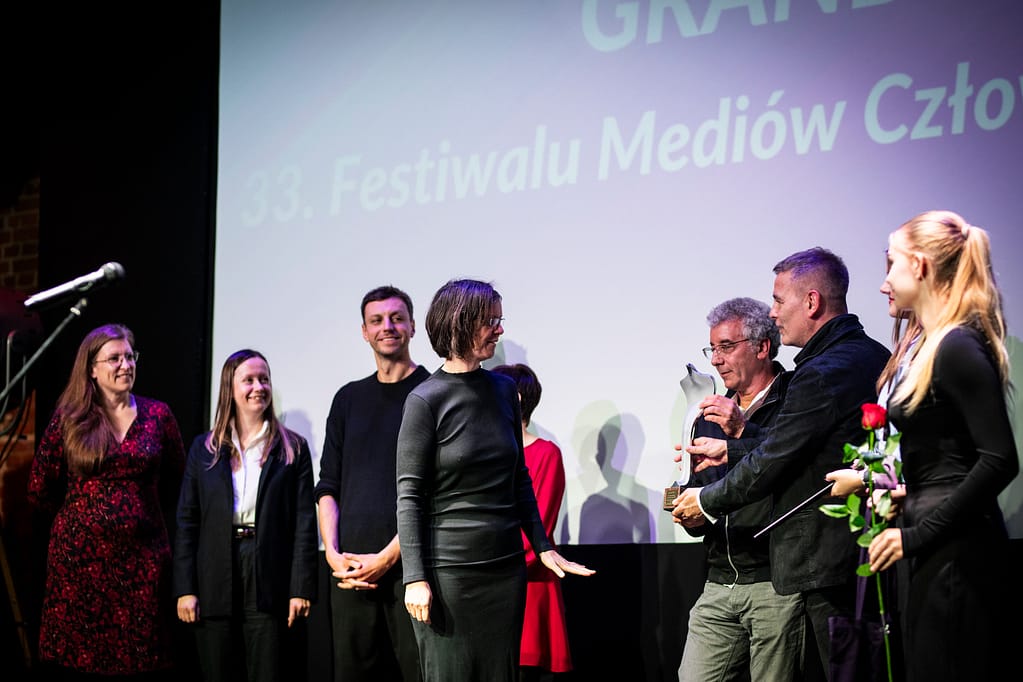Scena. Wręczanie nagród na Festiwalu Mediów Człowiek w Zagrożeniu.